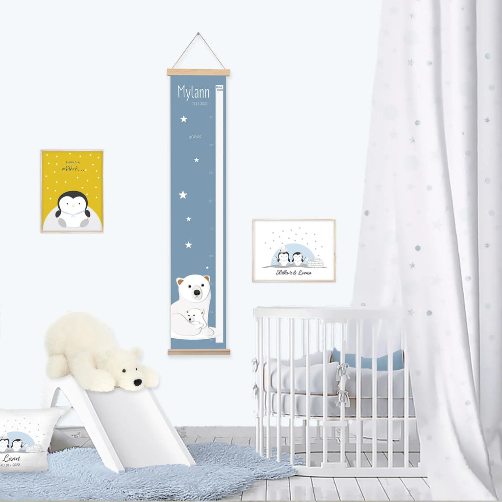 Chambre bébé thème banquise avec pingouins et ours blanc