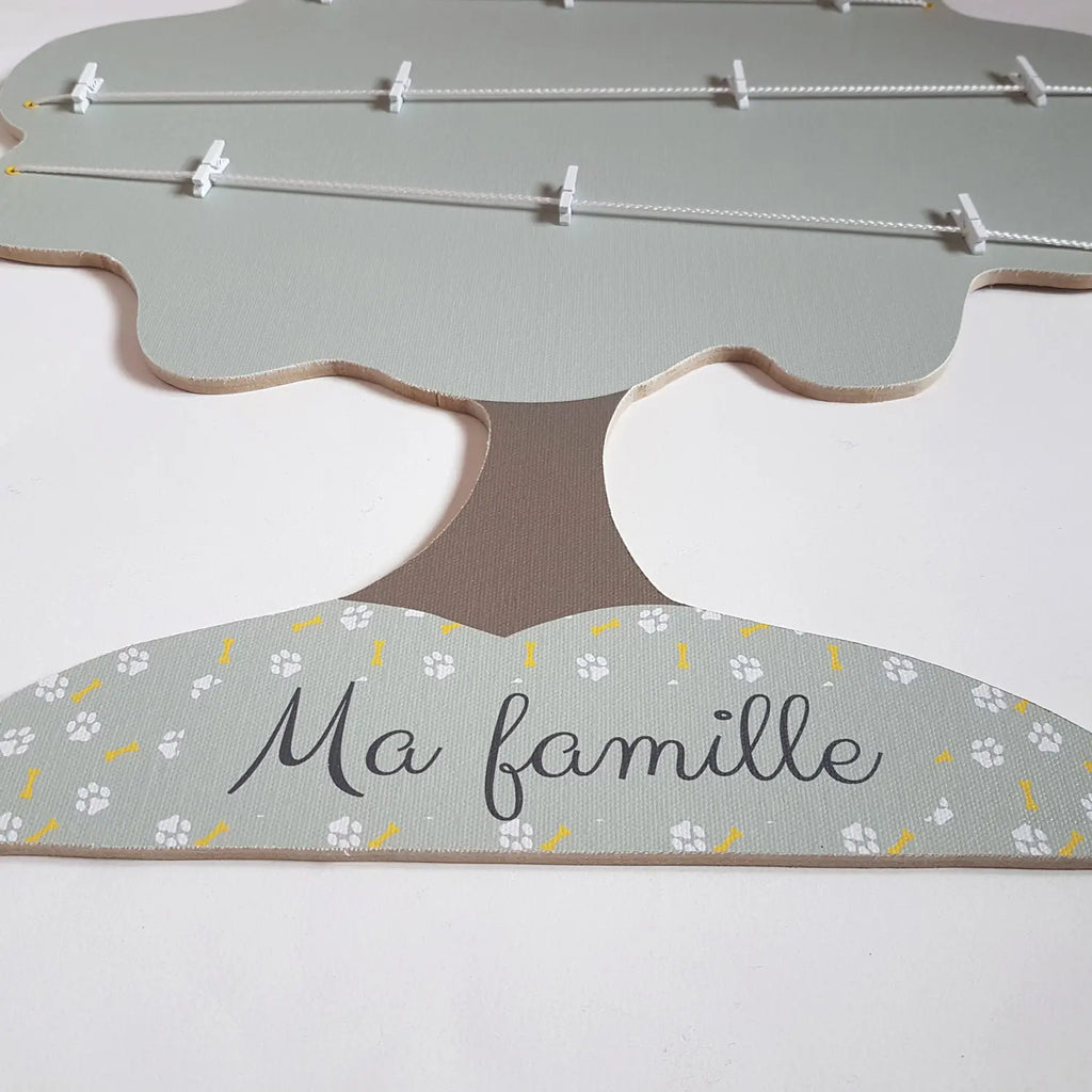Un motif avec pattes de chiens sur l'arbre généalogique enfant
