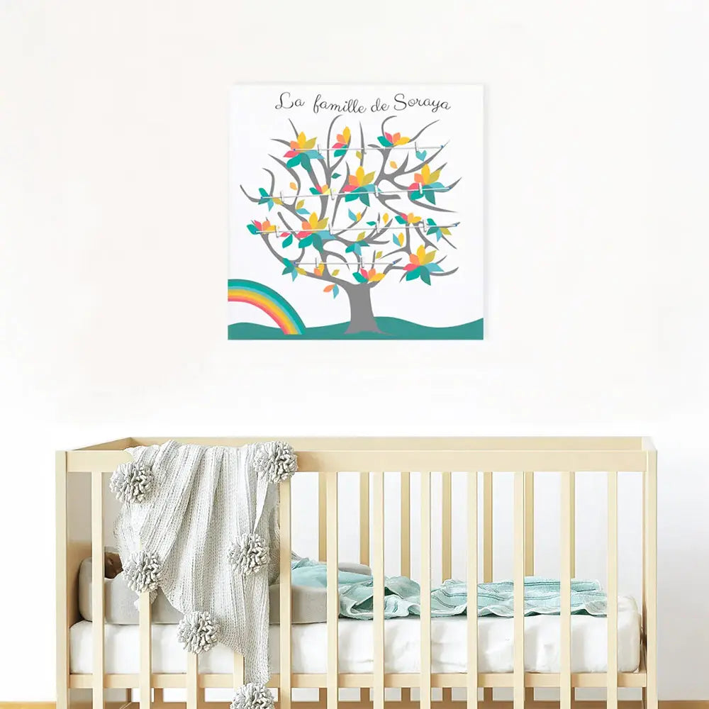 Arbre généalogique arc en ciel dans la chambre de bébé