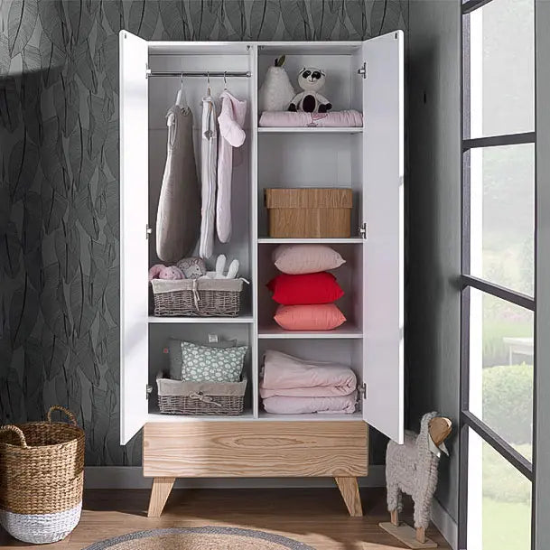 Armoire Harmonie blanche et pin pour ranger les affaires de bébé