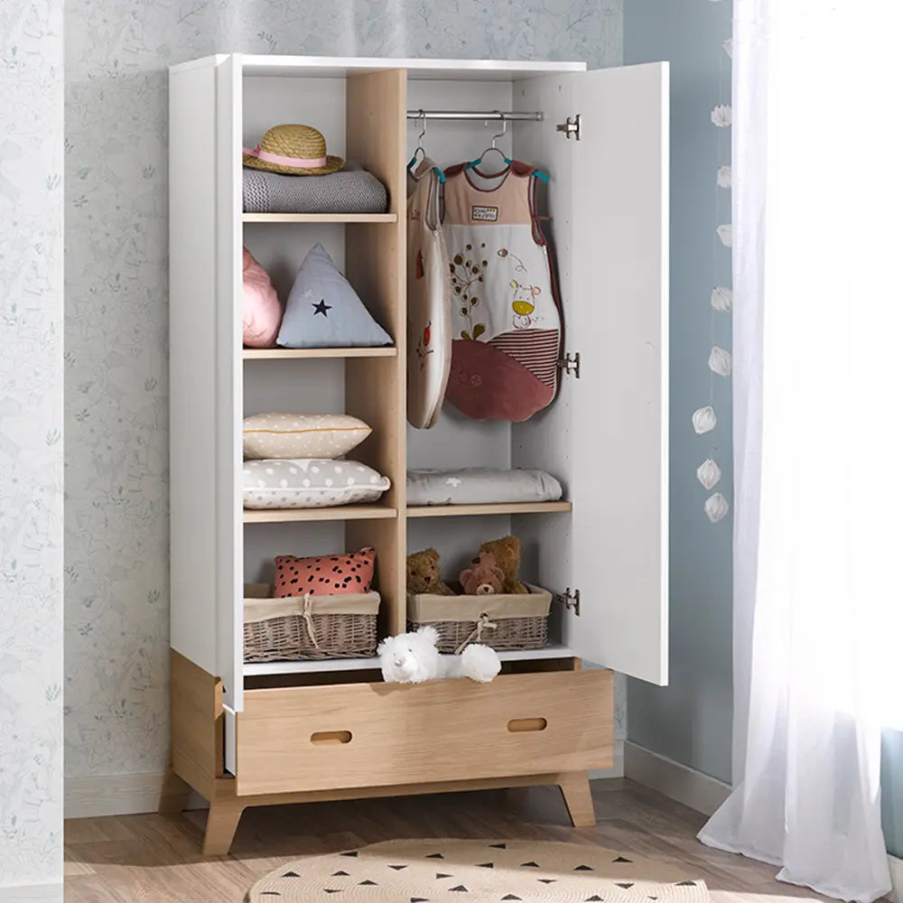 Armoire bébé scandinave avec tiroir, étagères et partie penderie