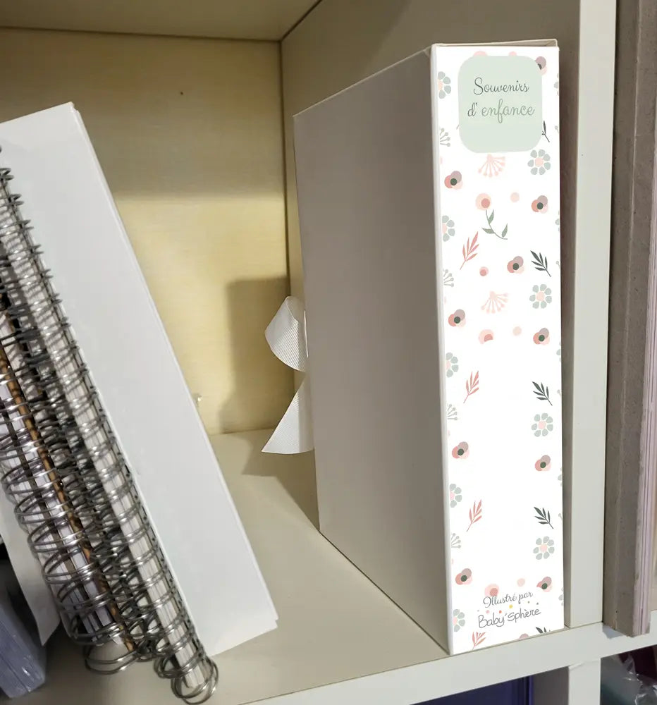 Une boite à souvenir personnalisable avec le prénom de bébé