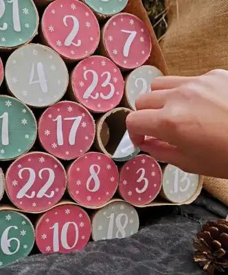 Calendrier de l'Avent DIY à garnir avec rouleaux carton renforcé recyclés