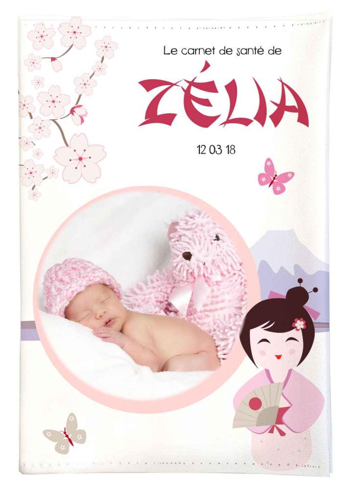 Protège carnet de santé personnalisé avec photo et poupée Kokeshi