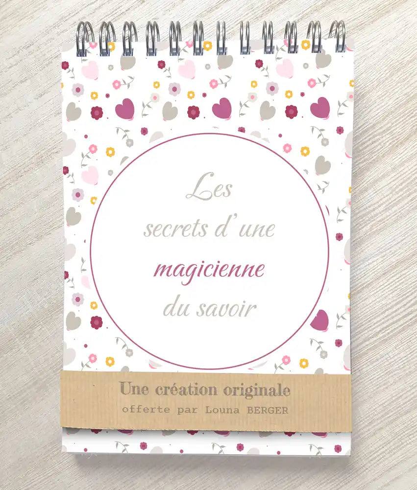 Carnet maîtresse 70 pages avec petits coeurs
