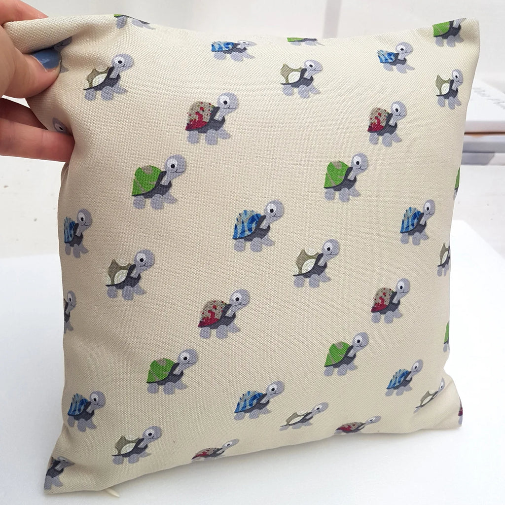 Dos coussin maternelle et ses jolies tortues
