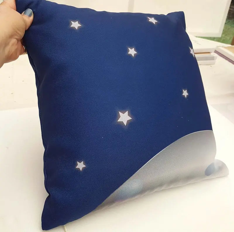 coussin fond bleu marine étoilé thème espace