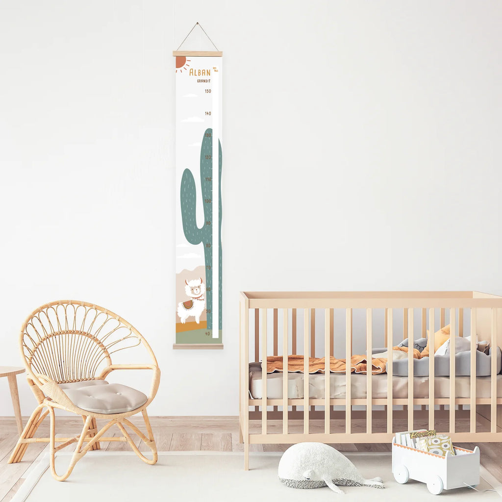 Une toise pour mesurer bébé et décorer sa chambre sur le thème des lamas