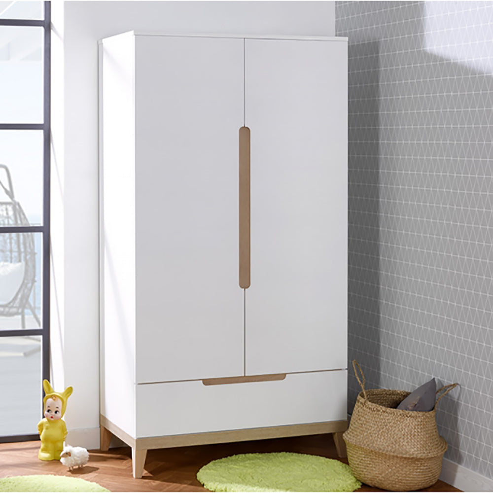 rangement chambre bebe blanche et hêtre
