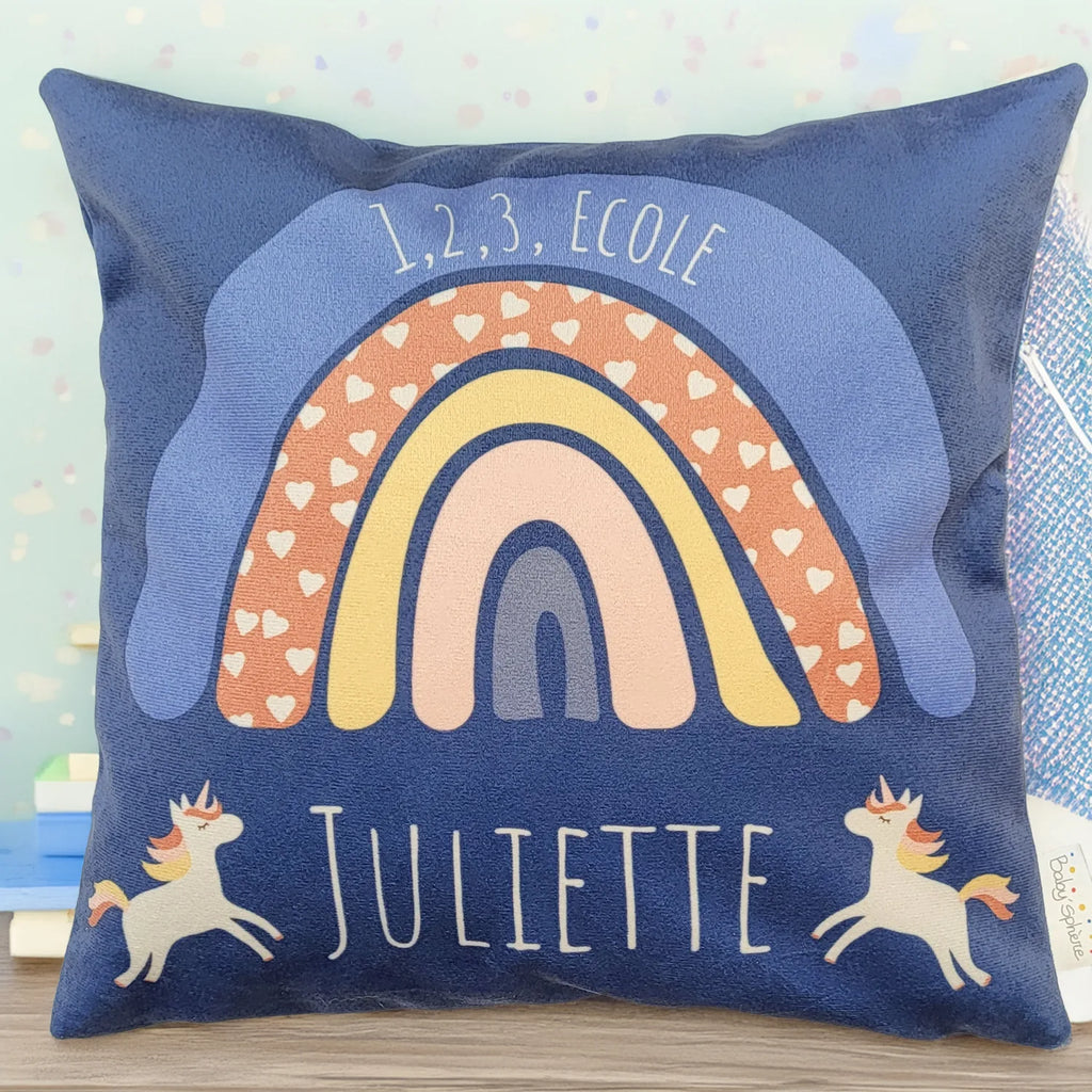 Coussin école prénom licorne et arc-en-ciel