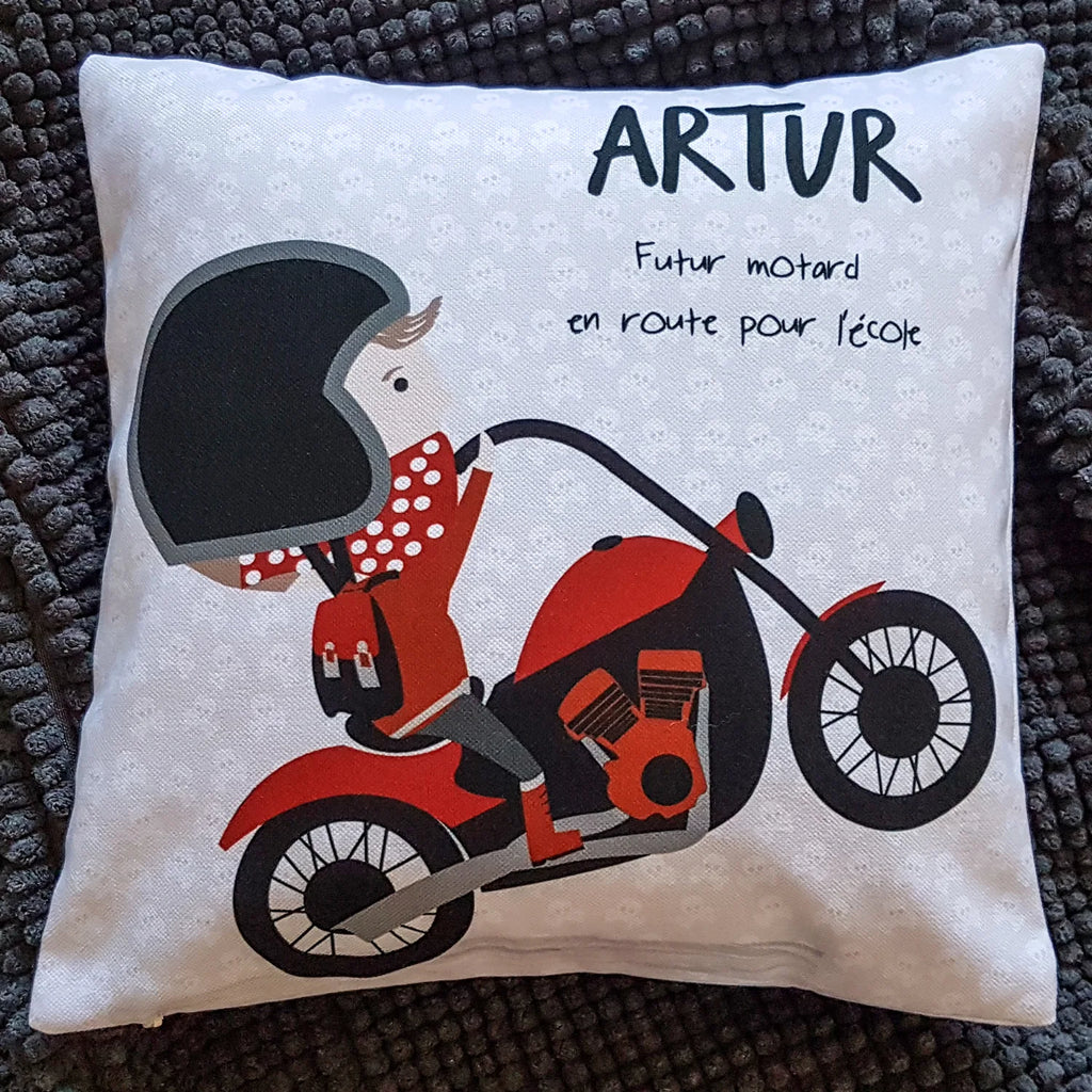 Coussin enfant personnalisé futur motard en route pour l'école
