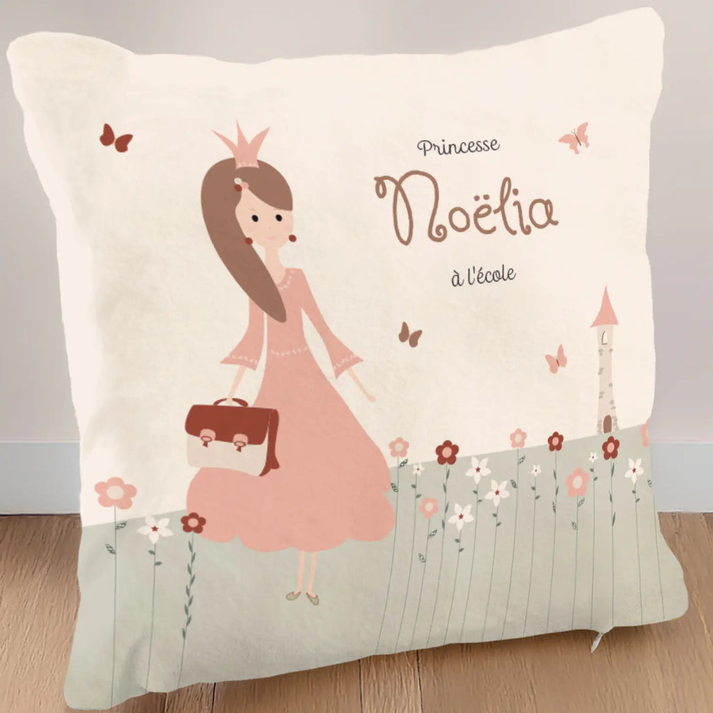 Coussin prénom d'une princesse allant à l'école