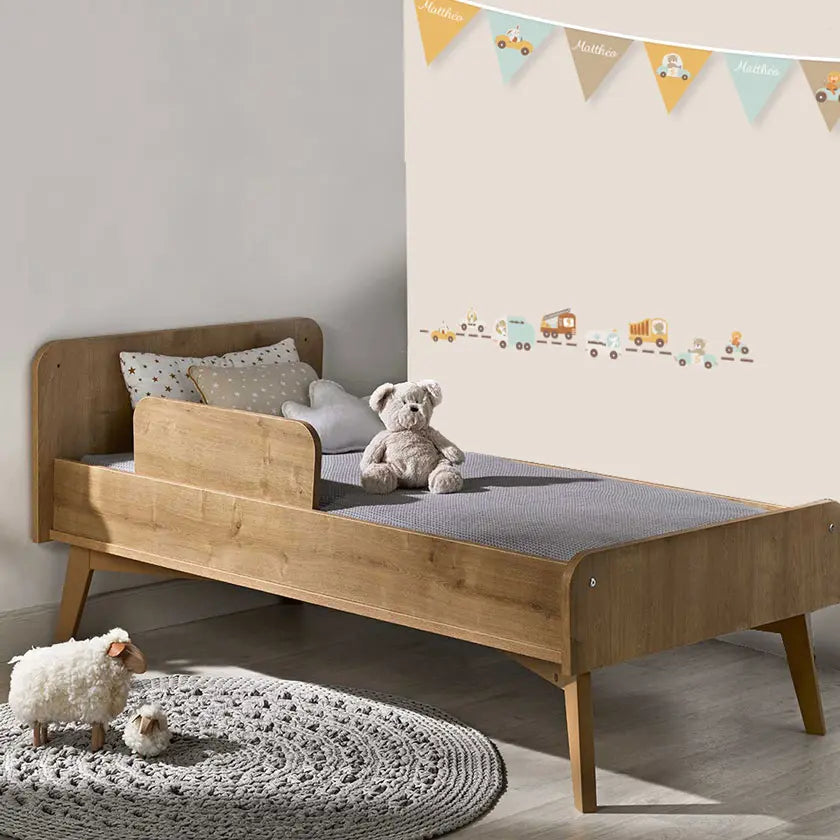Lit bébé évolutif vintage transformé en lit enfant