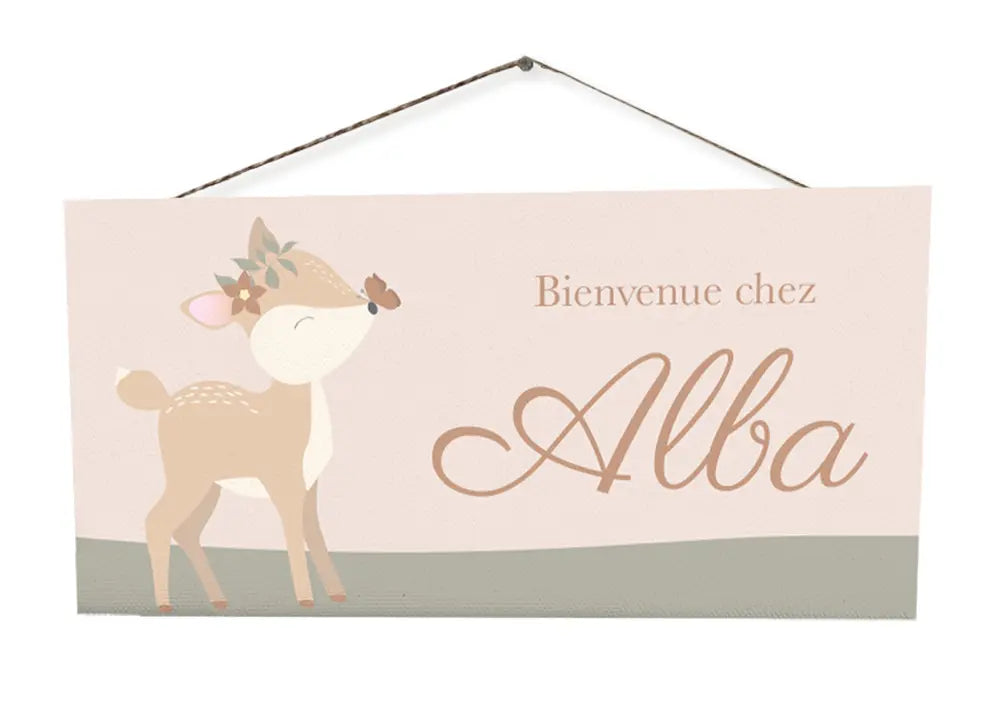 plaque de porte biche personnalisée avec papillon et prénom